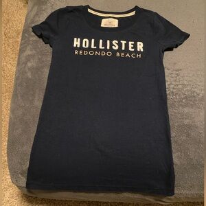 Hollister logo graphic tee